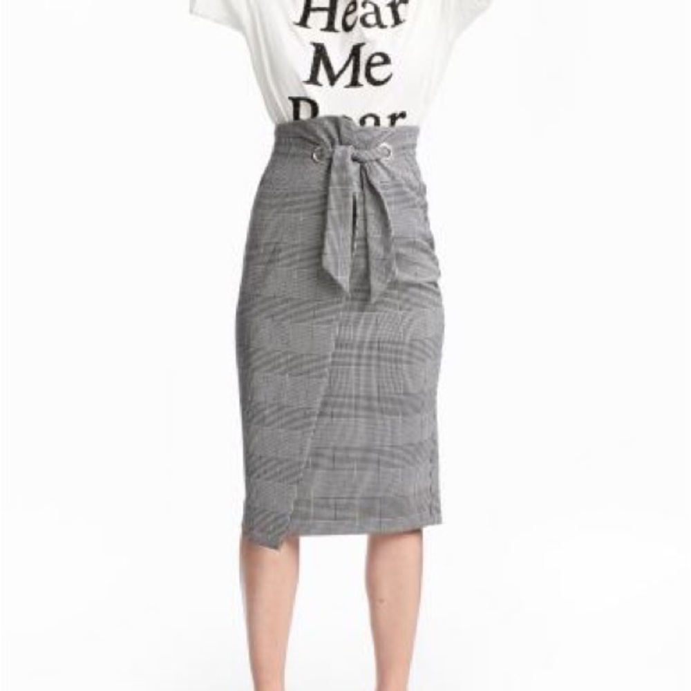 H&M Houndstooth Hip-Hugging Skirt (size 14)